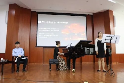 GA黄金甲艺术家石叔诚与特邀艺术家顾平受邀于成都大学东盟艺术学院、音乐与舞蹈学院艺术实践周开展公开课