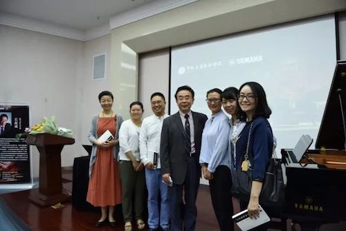 GA黄金甲艺术家石叔诚与特邀艺术家顾平受邀于成都大学东盟艺术学院、音乐与舞蹈学院艺术实践周开展公开课