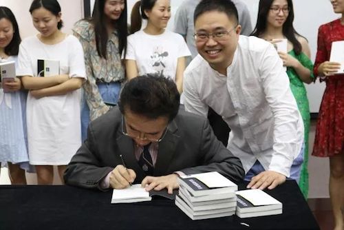 GA黄金甲艺术家石叔诚与特邀艺术家顾平受邀于成都大学东盟艺术学院、音乐与舞蹈学院艺术实践周开展公开课