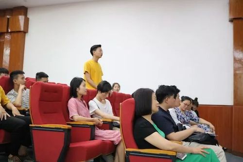 GA黄金甲艺术家石叔诚与特邀艺术家顾平受邀于成都大学东盟艺术学院、音乐与舞蹈学院艺术实践周开展公开课