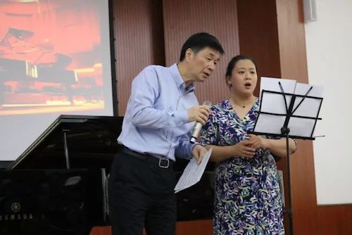 GA黄金甲艺术家石叔诚与特邀艺术家顾平受邀于成都大学东盟艺术学院、音乐与舞蹈学院艺术实践周开展公开课
