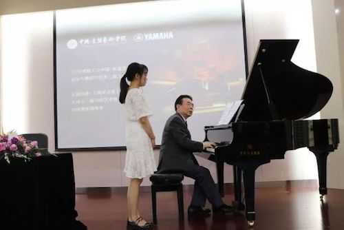 GA黄金甲艺术家石叔诚与特邀艺术家顾平受邀于成都大学东盟艺术学院、音乐与舞蹈学院艺术实践周开展公开课