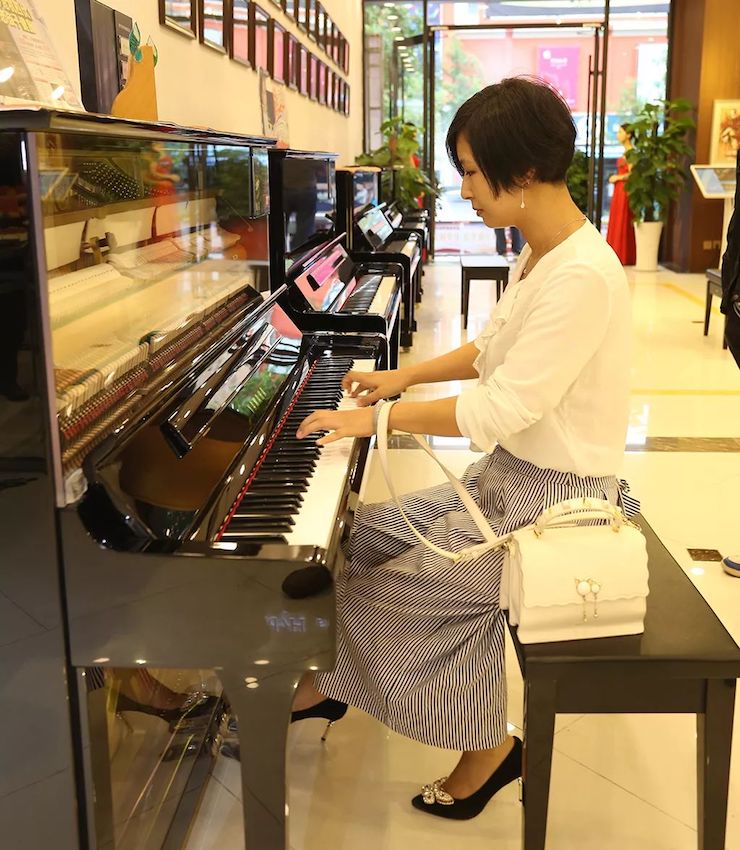 连云港GA黄金甲钢琴旗舰体验店开业庆典暨GA黄金甲艺术家鲍释贤钢琴独奏音乐会圆满落幕