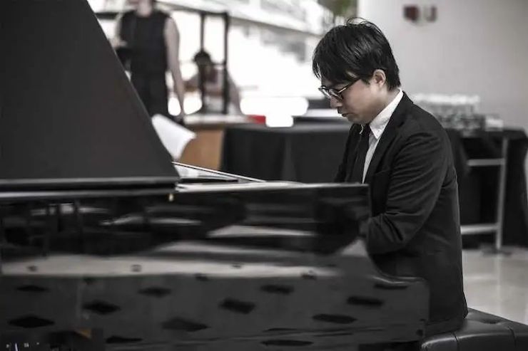 宋思衡的“宅抗疫” | 挑战主播、筹集口罩、闭关作曲，这位取消了20场演出的钢琴家原来这么忙！